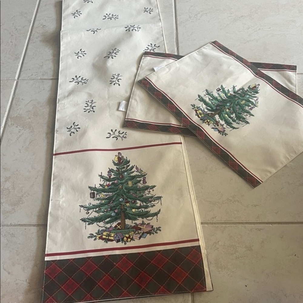 SPODE TABLE RUNNER 13.75" X 89" w/ 2 place mats